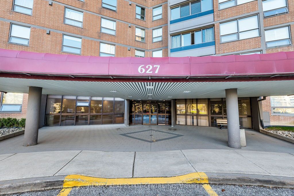 Photo of 627 The West Mall Road #1802, Toronto, ON M9C 4X5 (MLS # W13051656)
