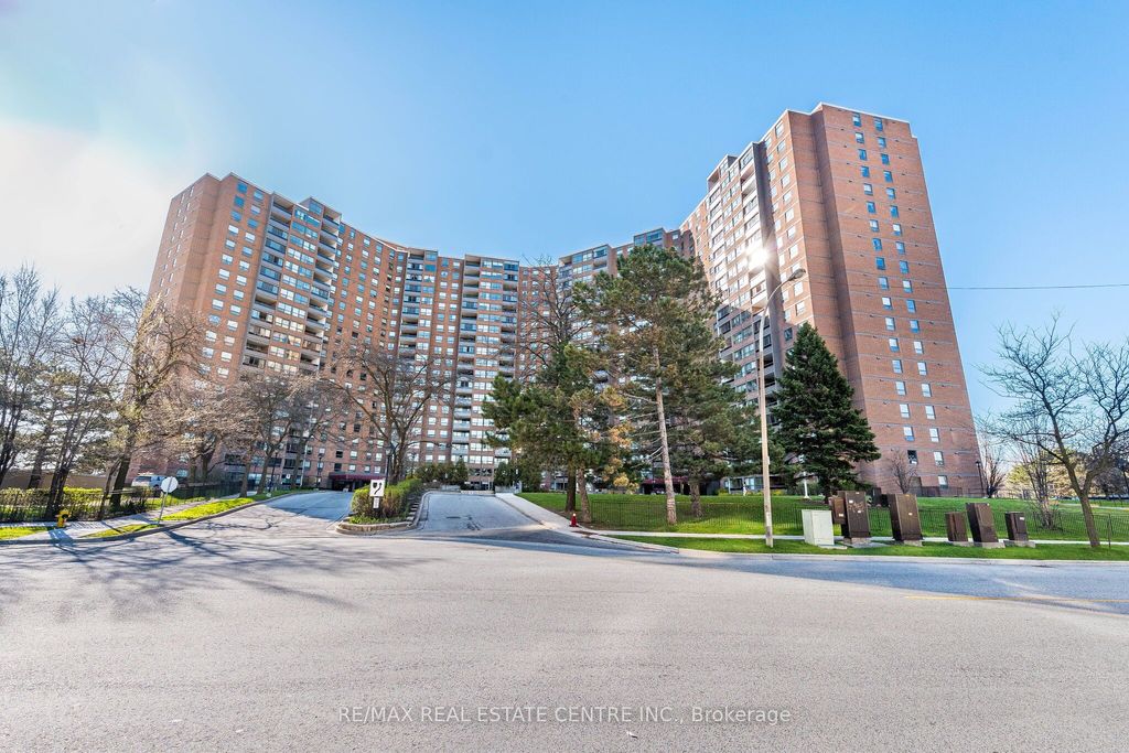 Photo of 627 The West Mall Road #1802, Toronto, ON M9C 4X5 (MLS # W13051656)