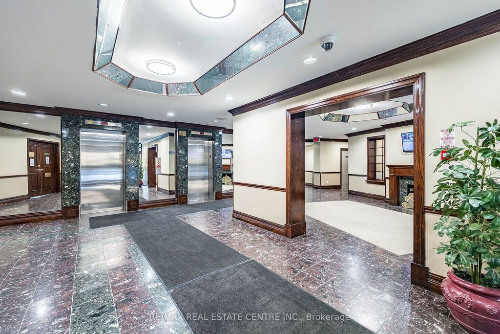 Photo of 627 The West Mall Road #1802, Toronto, ON M9C 4X5 (MLS # W13051656)