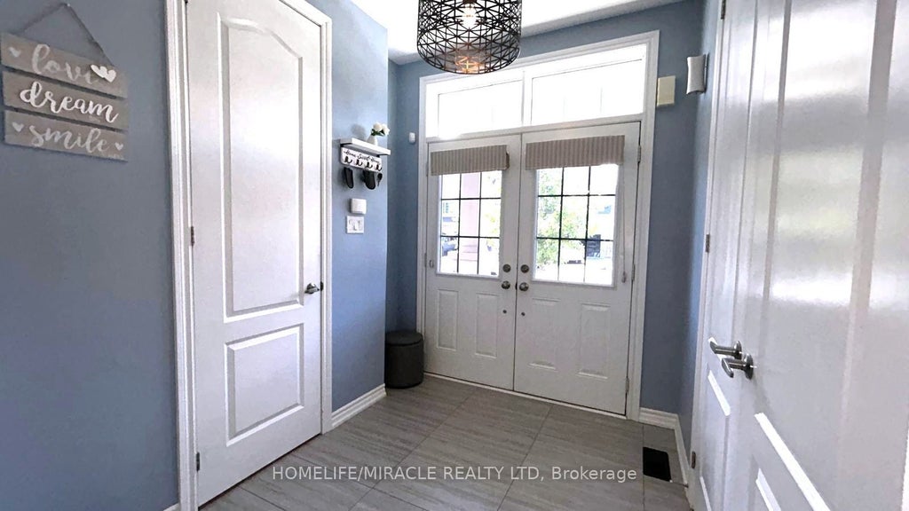 Photo of 185 Thornbush Boulevard, Brampton, ON L7A 4R5 (MLS # W13597046)