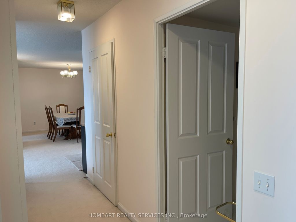 Photo of 110 N Promenade Circle E #805, Vaughan, ON L4J 7W8 (MLS # N12781918)