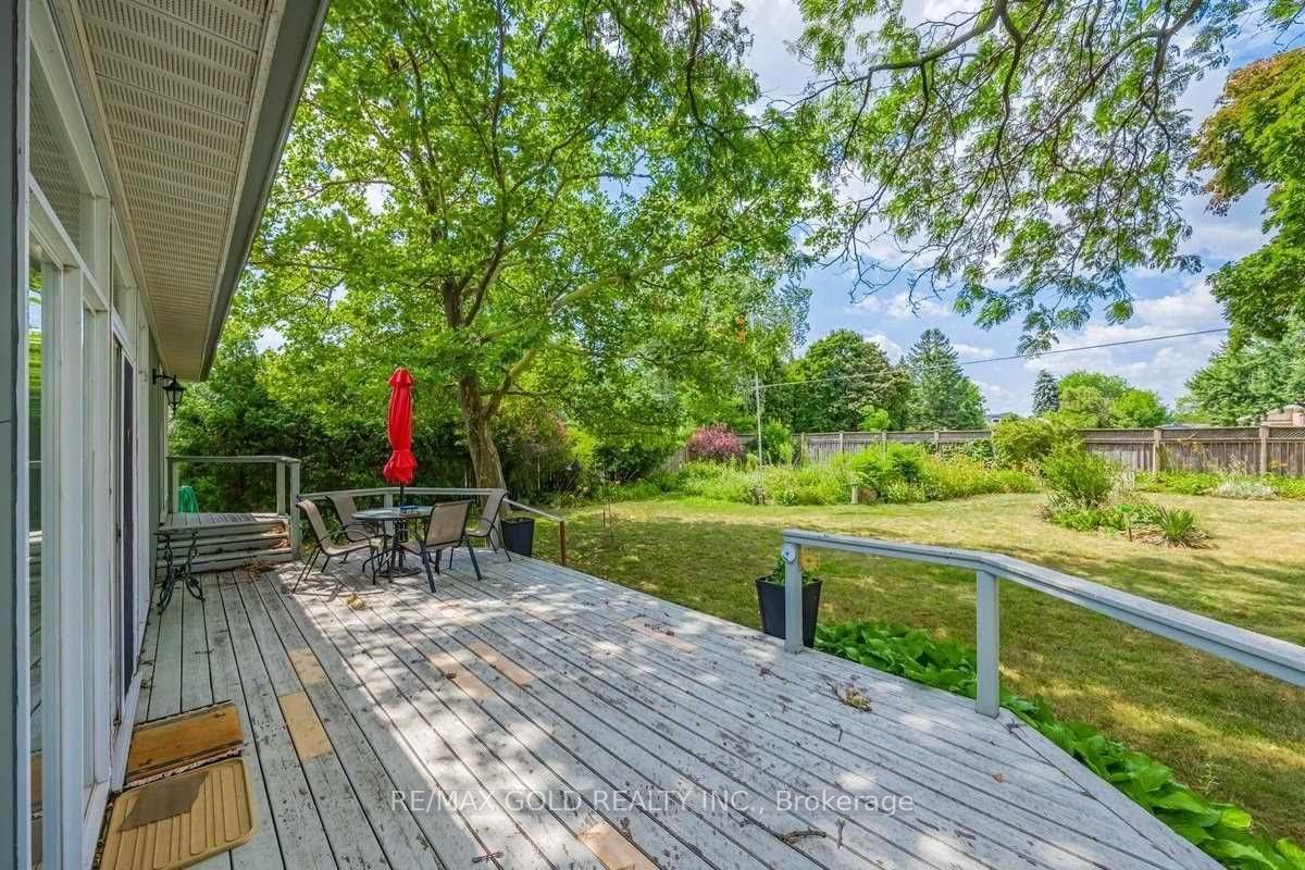 378 Sandlewood Road