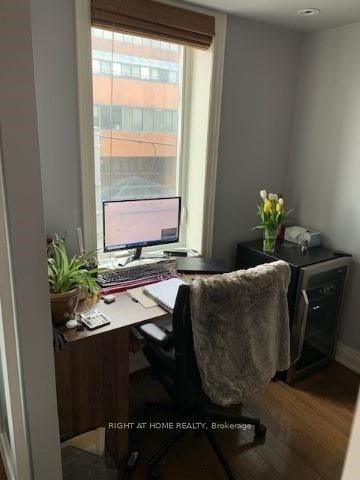 623 College Street 301