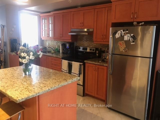 623 College Street 301