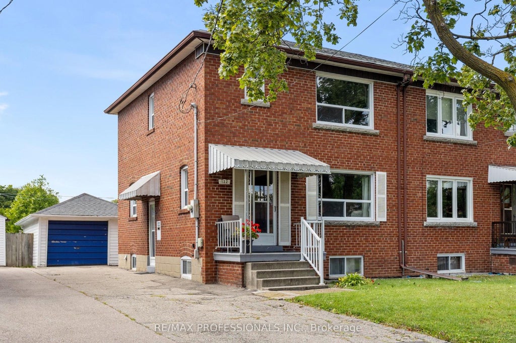 Photo of 122 Treeview Drive, Toronto, ON M8W 4C3 (MLS # W13755400)