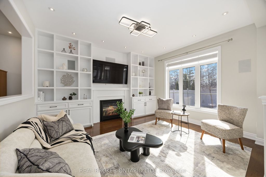 Photo of 40 Mack Clement Lane, Richmond Hill, ON L4S 0G2 (MLS # N12921624)