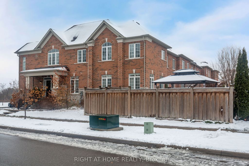 Photo of 102 Upper Canada Court, Halton Hills, ON L7G 0L2 (MLS # W12608668)