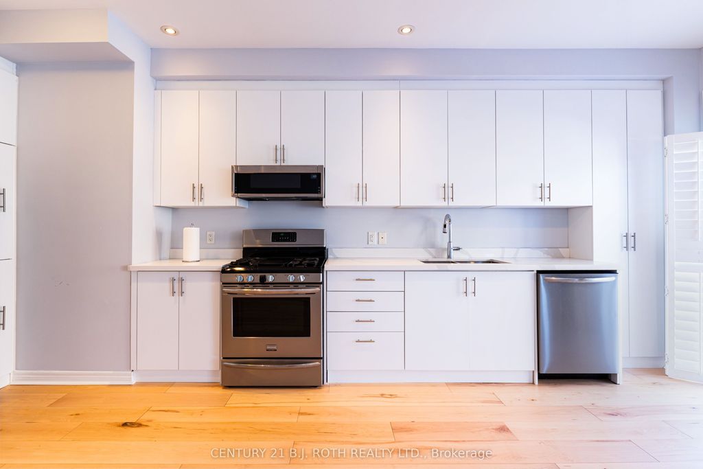 Photo of 3047 Eberly Woods Drive, Oakville, ON L6M 0T6 (MLS # W12774228)