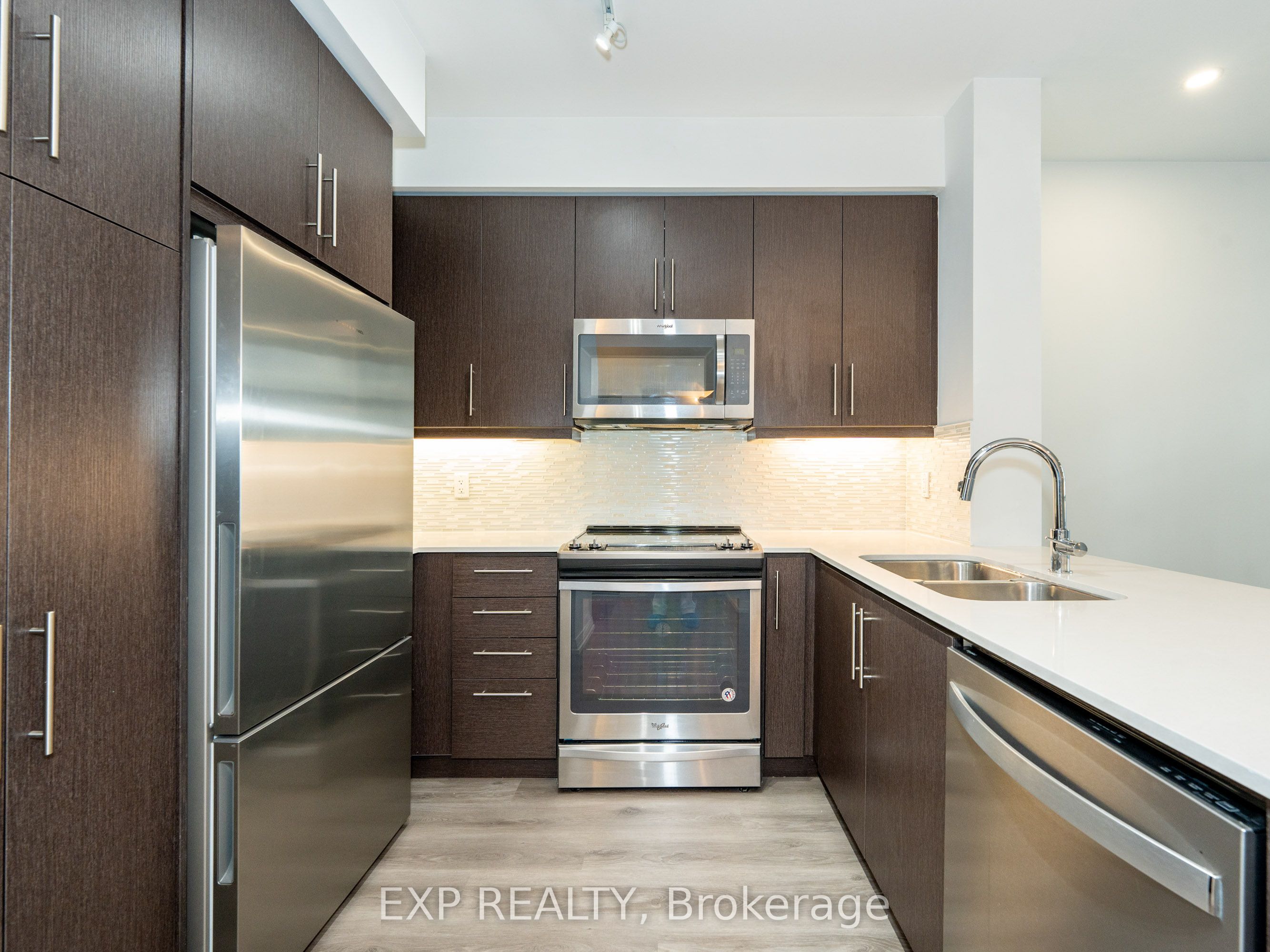 65 Oneida Crescent 102