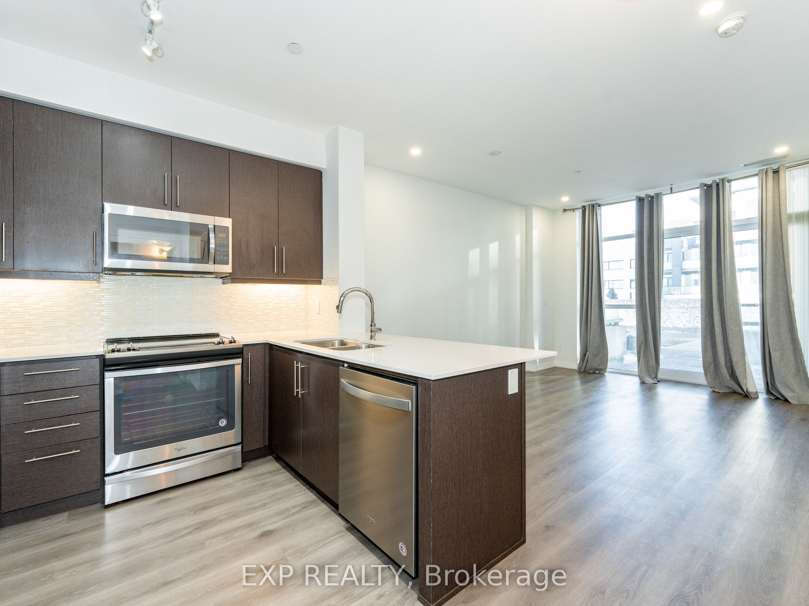 65 Oneida Crescent 102