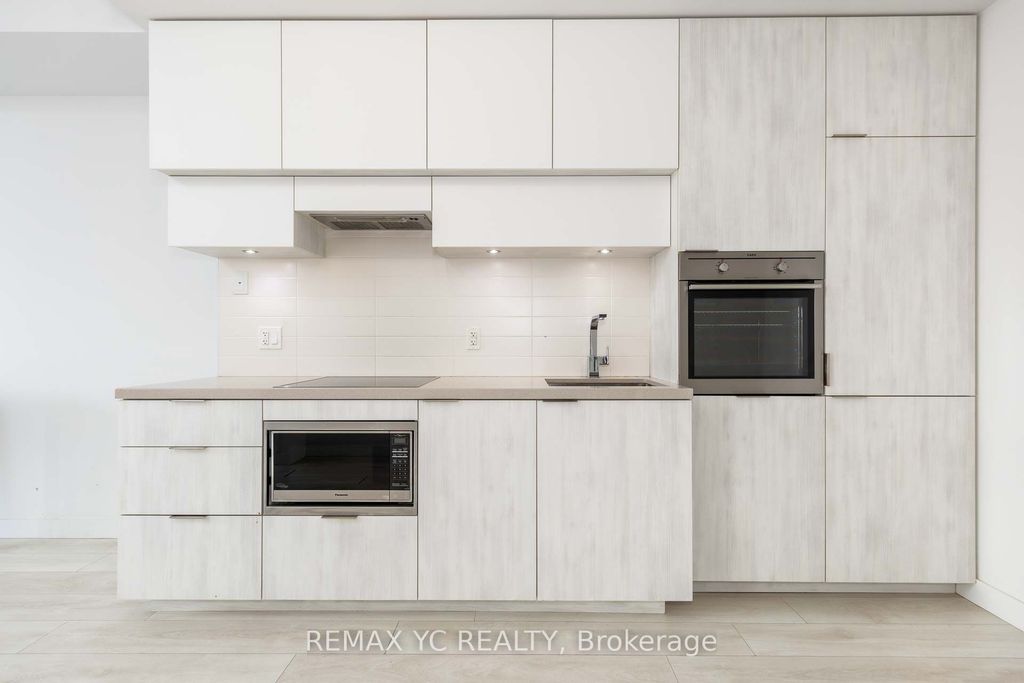 Photo of 8 Eglinton Avenue E #2206, Toronto, ON M4P 0C1 (MLS # C13006684)