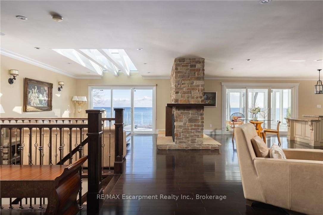 3346 Lakeshore Road W