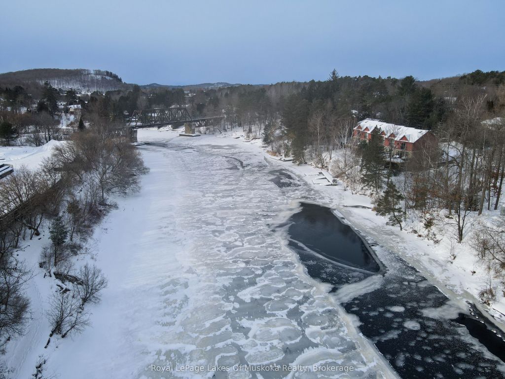 Photo of 31 Dairy Lane #106, Huntsville, ON P1H 2L7 (MLS # X12654418)