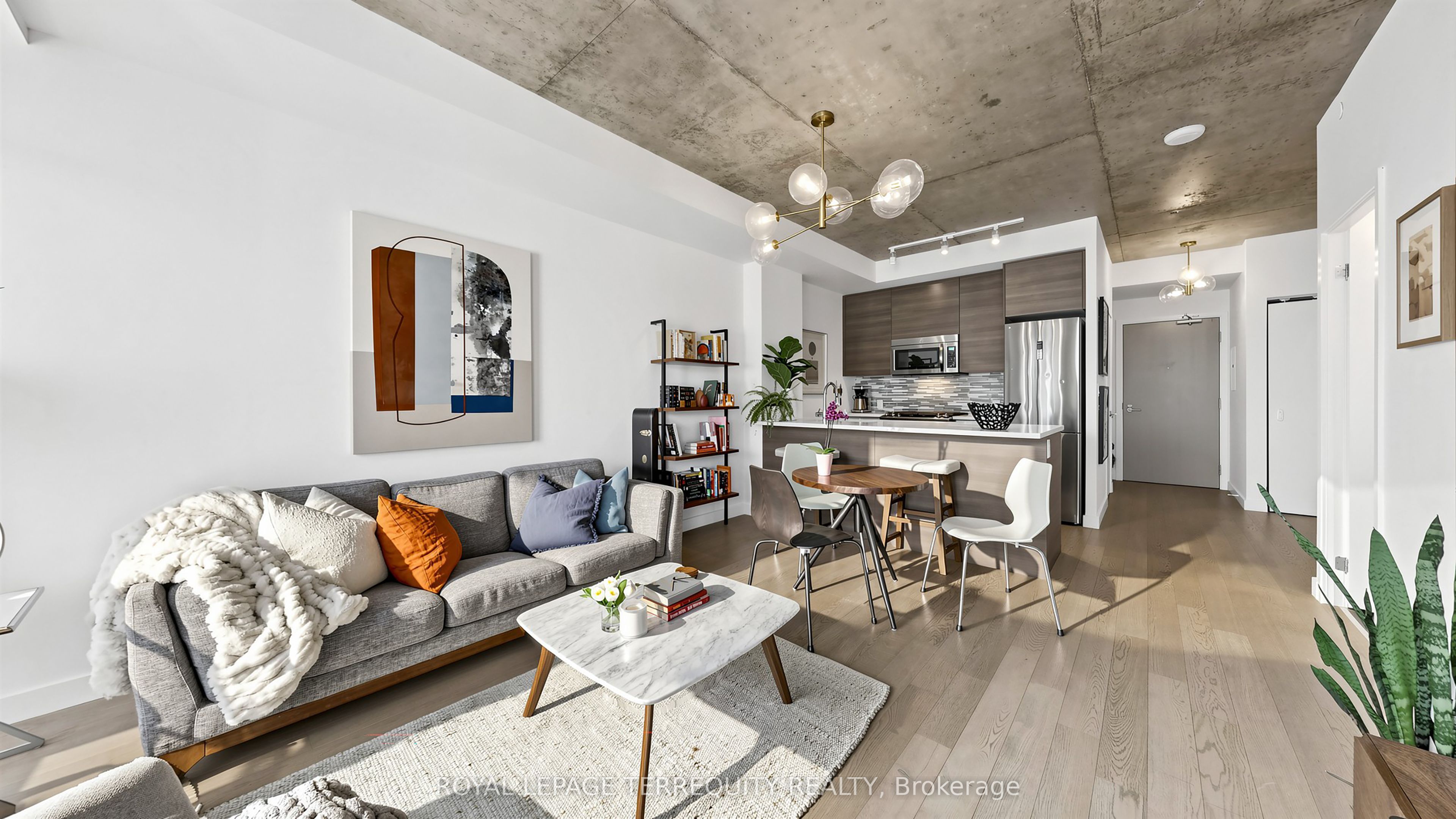 111 Bathurst Street 1313