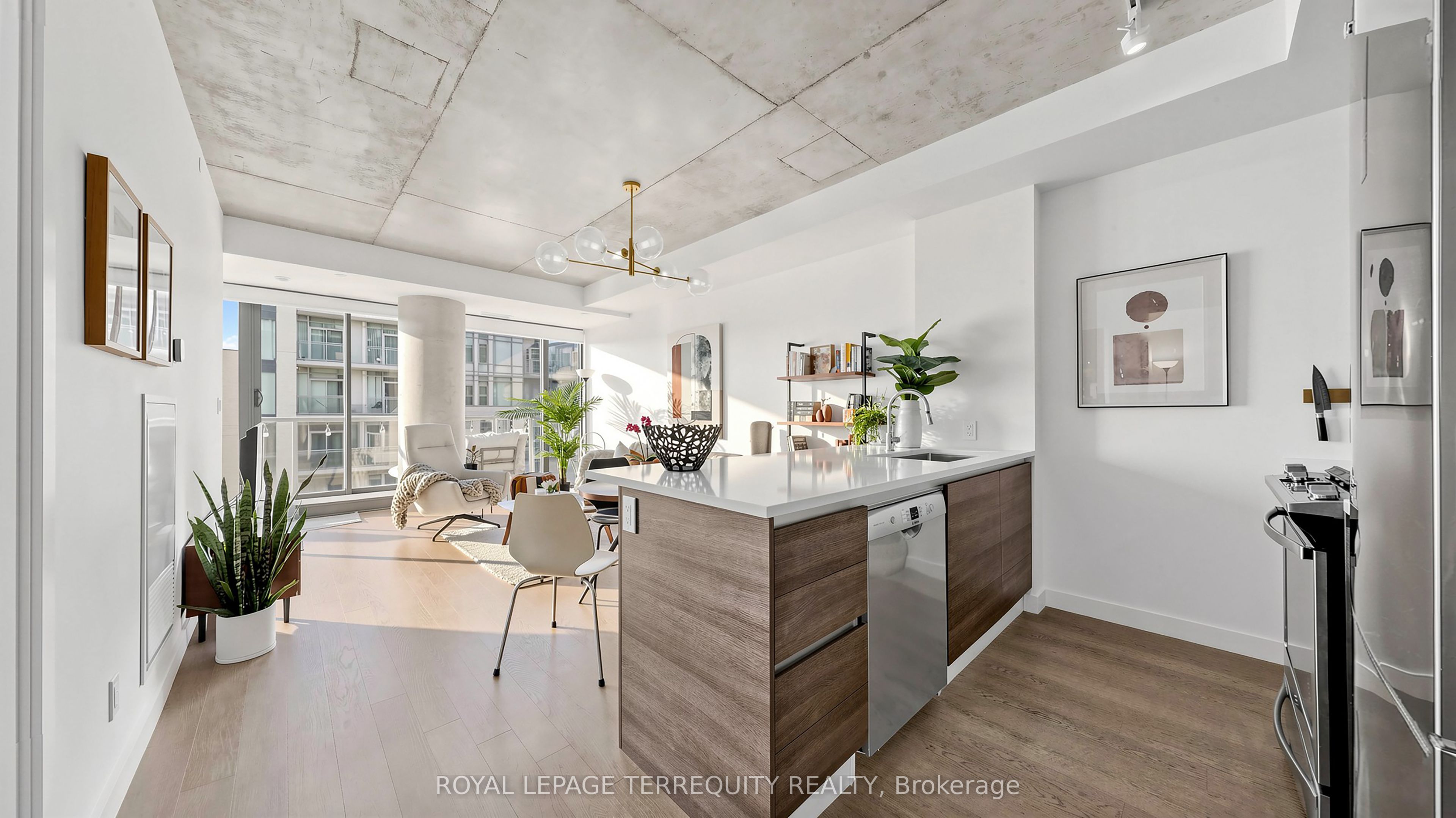 111 Bathurst Street 1313