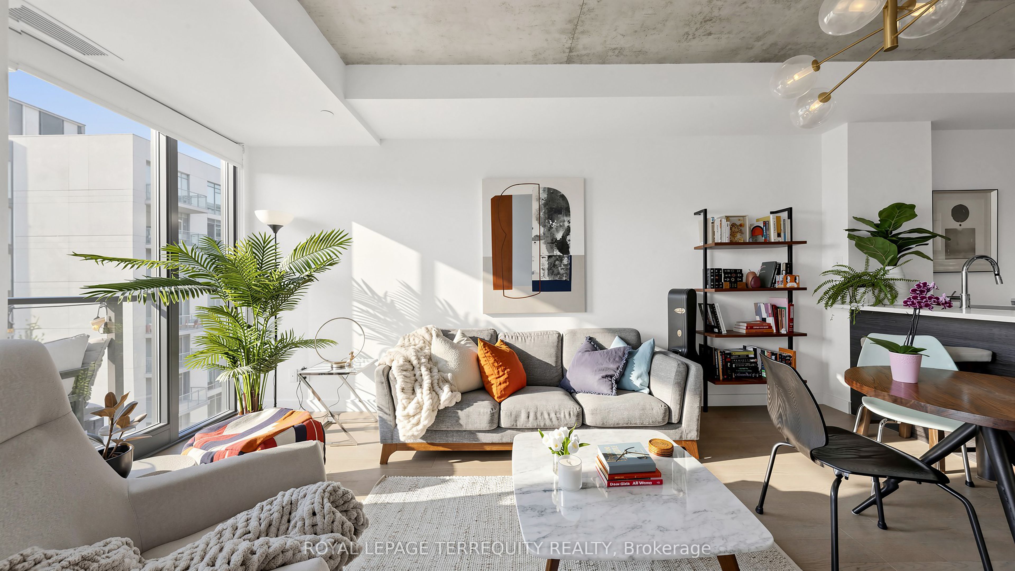 111 Bathurst Street 1313