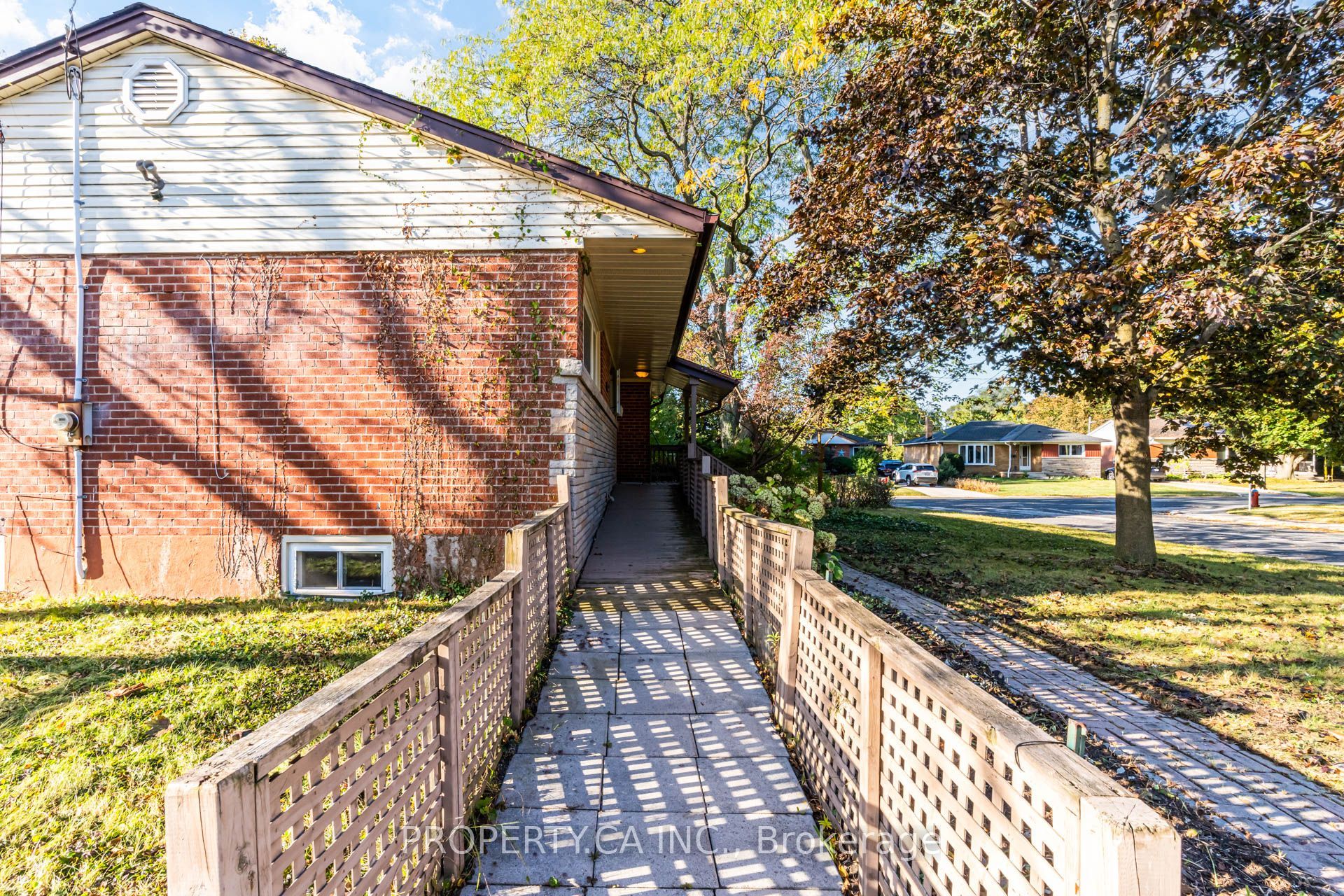 2302 Redfern Road