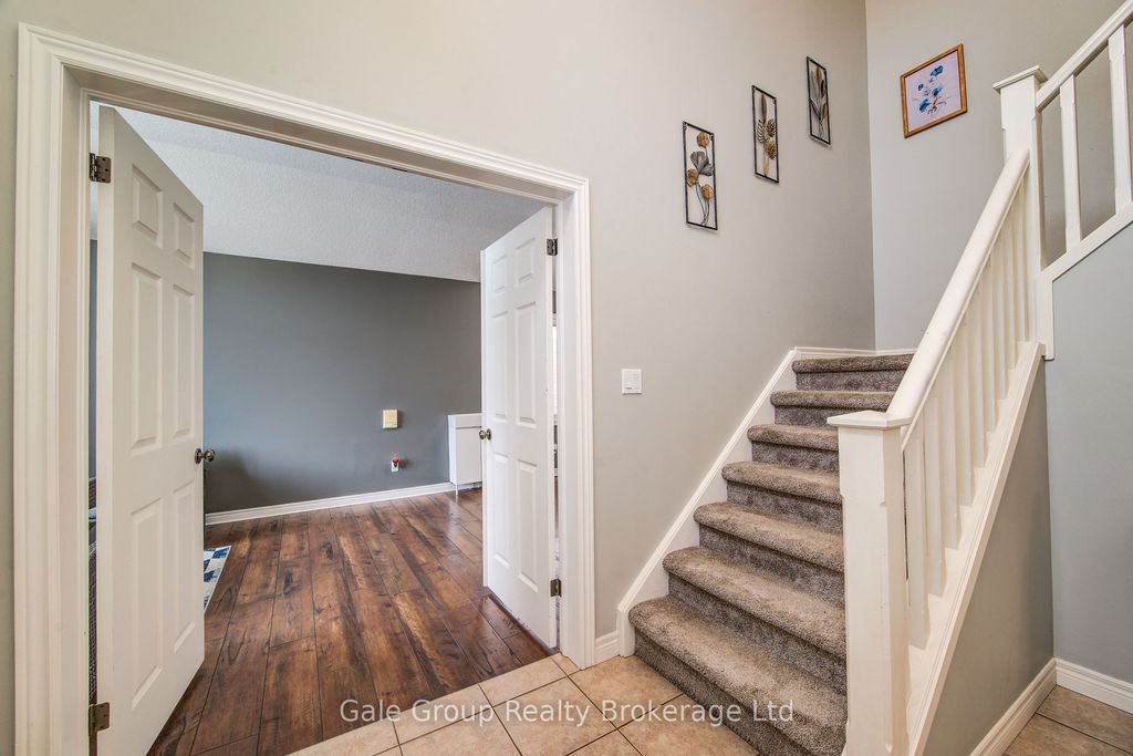 Photo of 127 Falcon Drive, Woodstock, ON N4T 1V5 (MLS # X12814164)