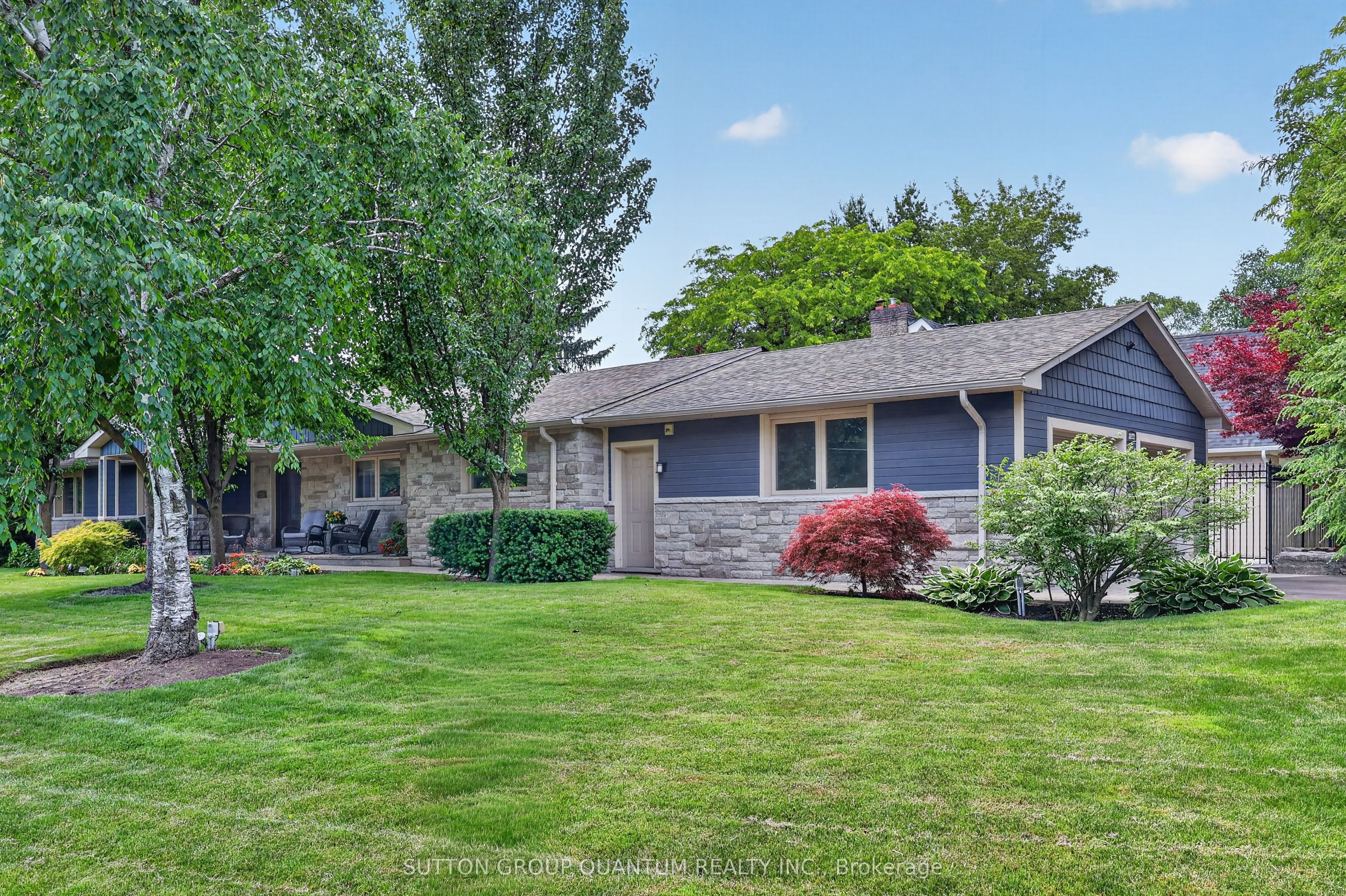 2233 Oneida Crescent