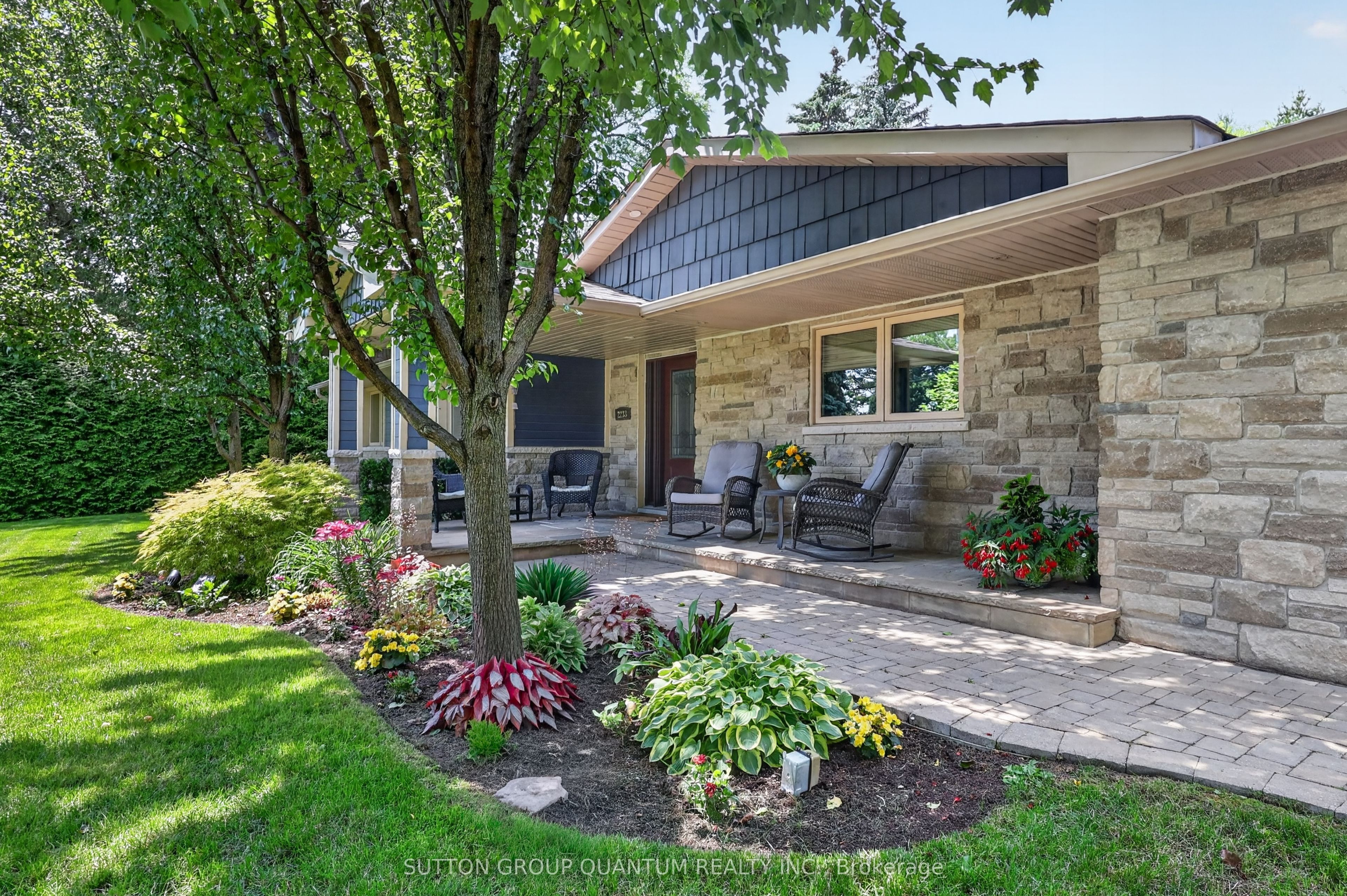 2233 Oneida Crescent