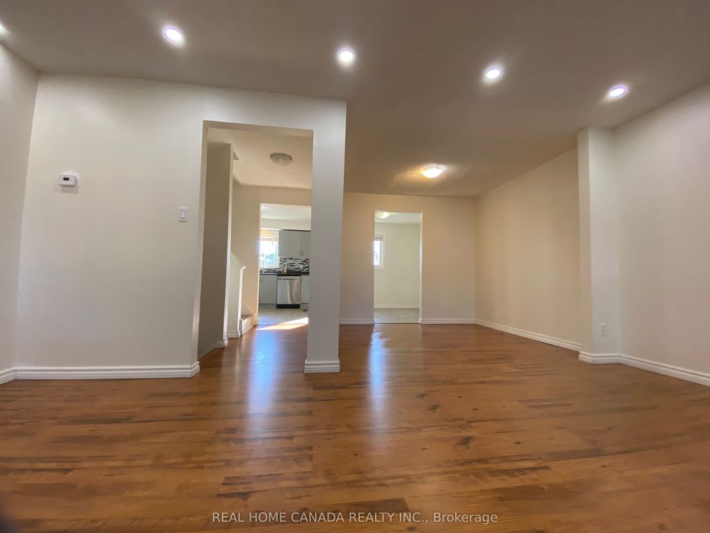 Photo of 6449 GLEN ERIN Drive #34, Mississauga, ON L5N 2T2 (MLS # W12874050)