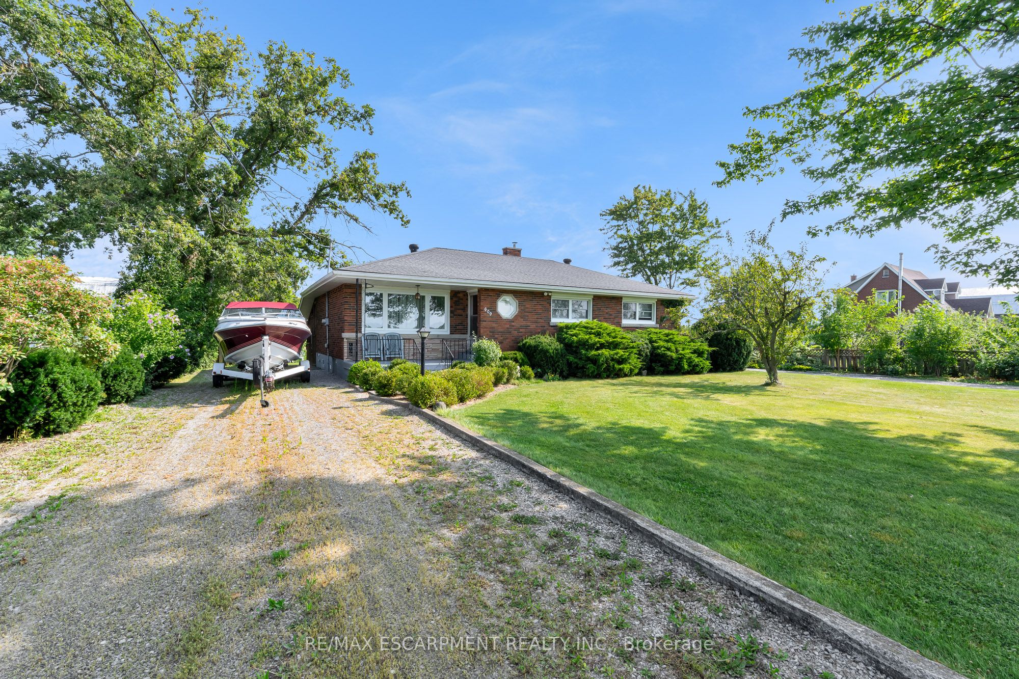 609 Green Mountain Road E