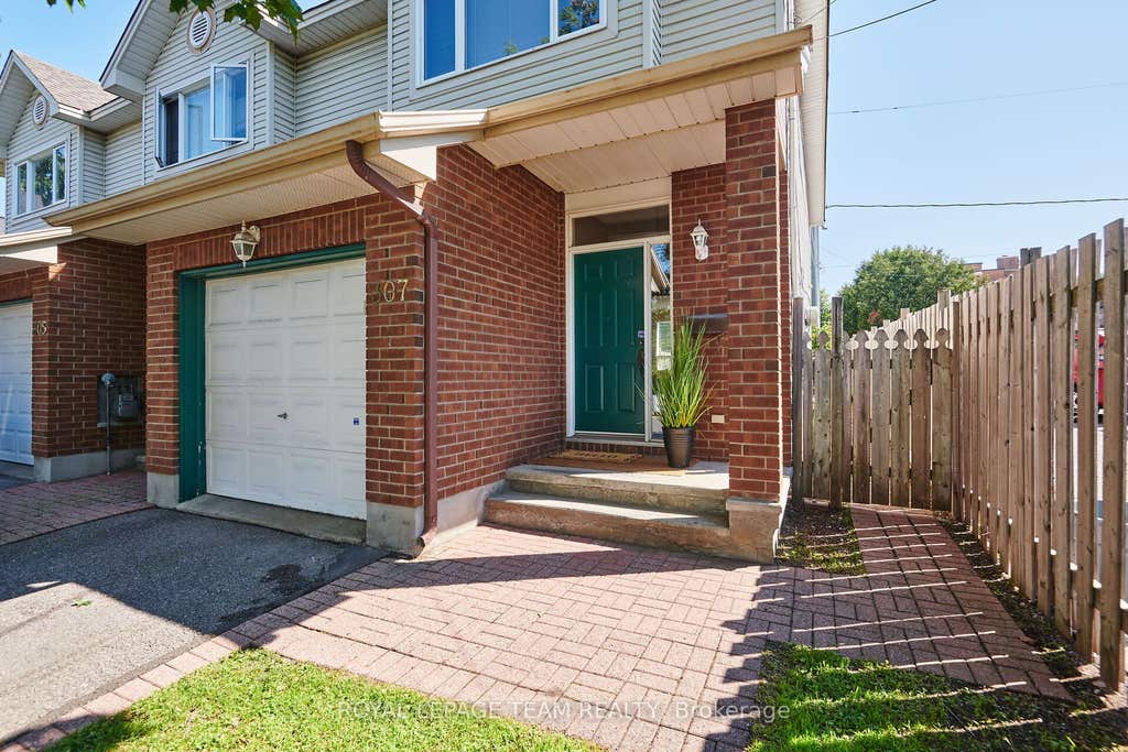 Photo of 307 Cyr Avenue, Vanier and Kingsview Park, ON K1L 7N6 (MLS # X13630694)