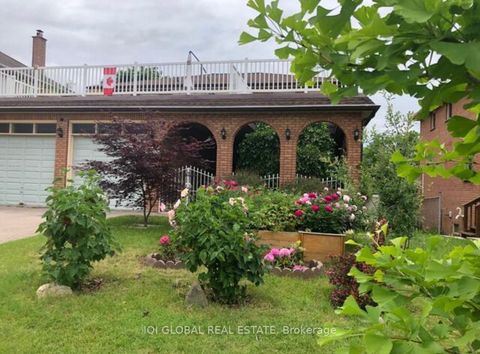 115 Briggs Avenue Bedroom Richmond Hill ON L4B 3J5