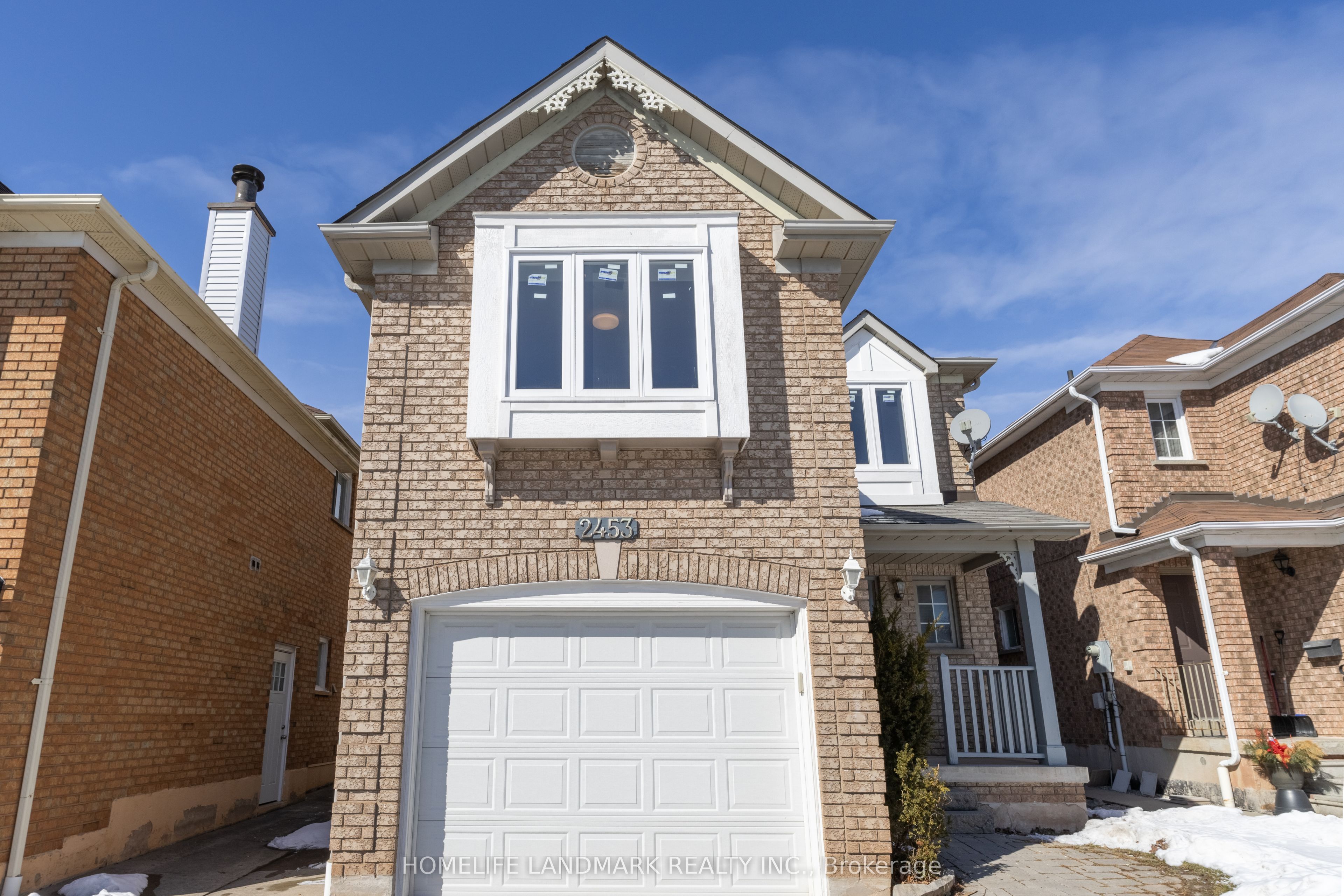 2453 Strathmore Crescent