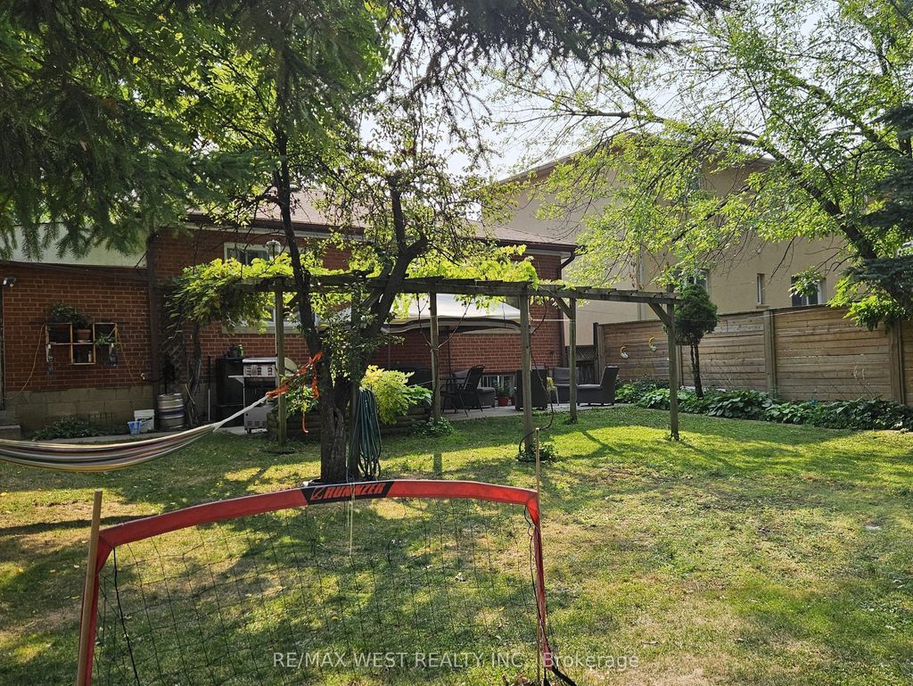 Photo of 30 Golfwood Heights, Toronto, ON M9P 3M1 (MLS # W12324575)