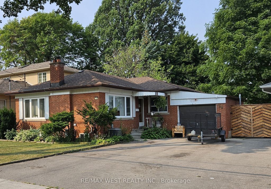 Photo of 30 Golfwood Heights, Toronto, ON M9P 3M1 (MLS # W12324575)