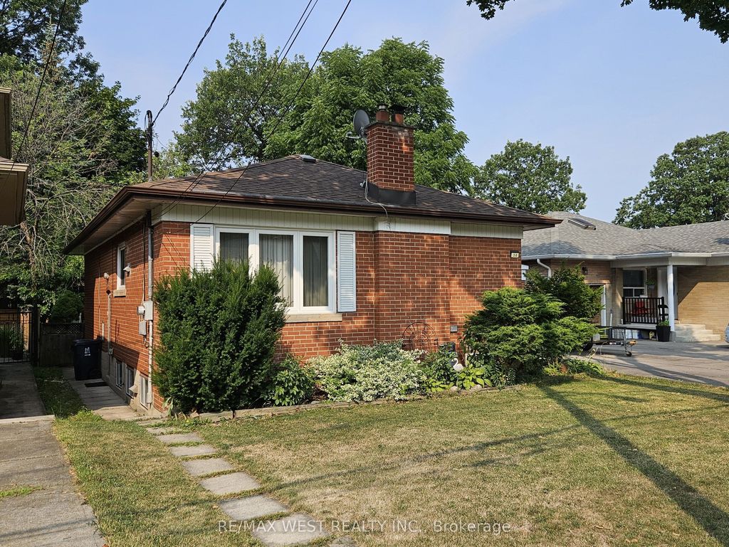 Photo of 30 Golfwood Heights, Toronto, ON M9P 3M1 (MLS # W12324575)