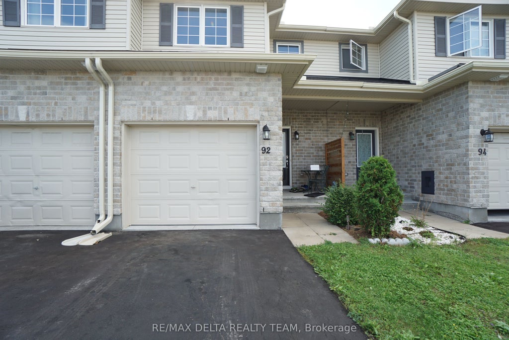 Photo of 92 Bellwood Drive, Arnprior, ON K7S 0H7 (MLS # X13725550)