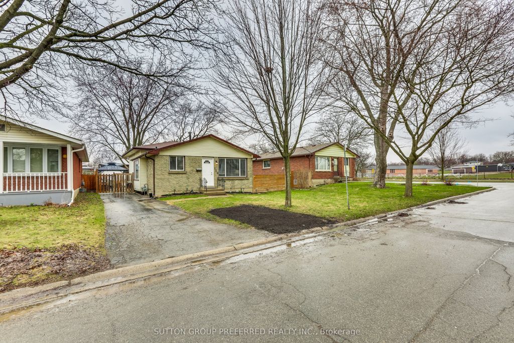 Photo of 159 Harding Crescent, London South, ON N6E 1G2 (MLS # X12956650)