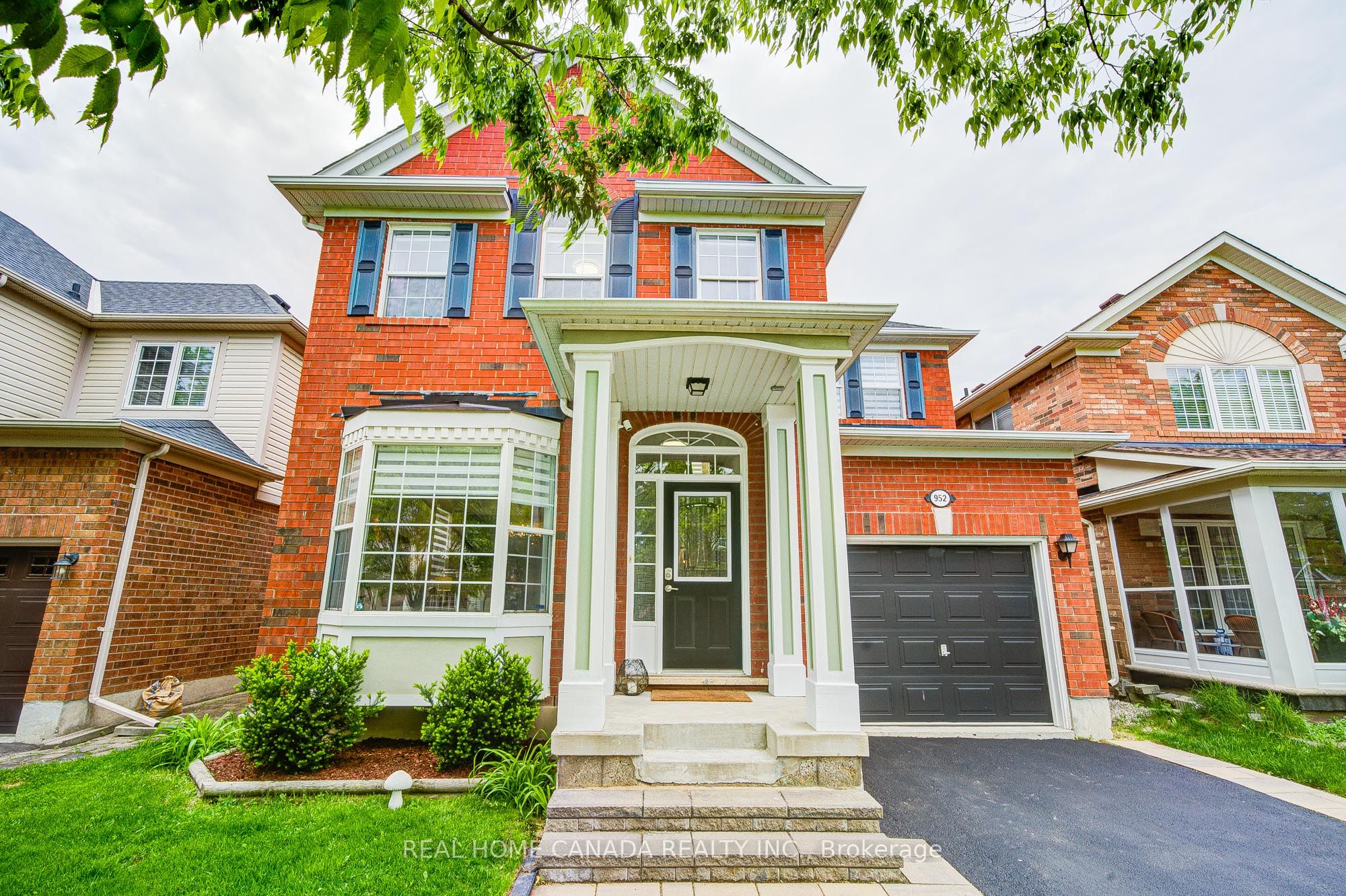 952 Huffman Cres Crescent