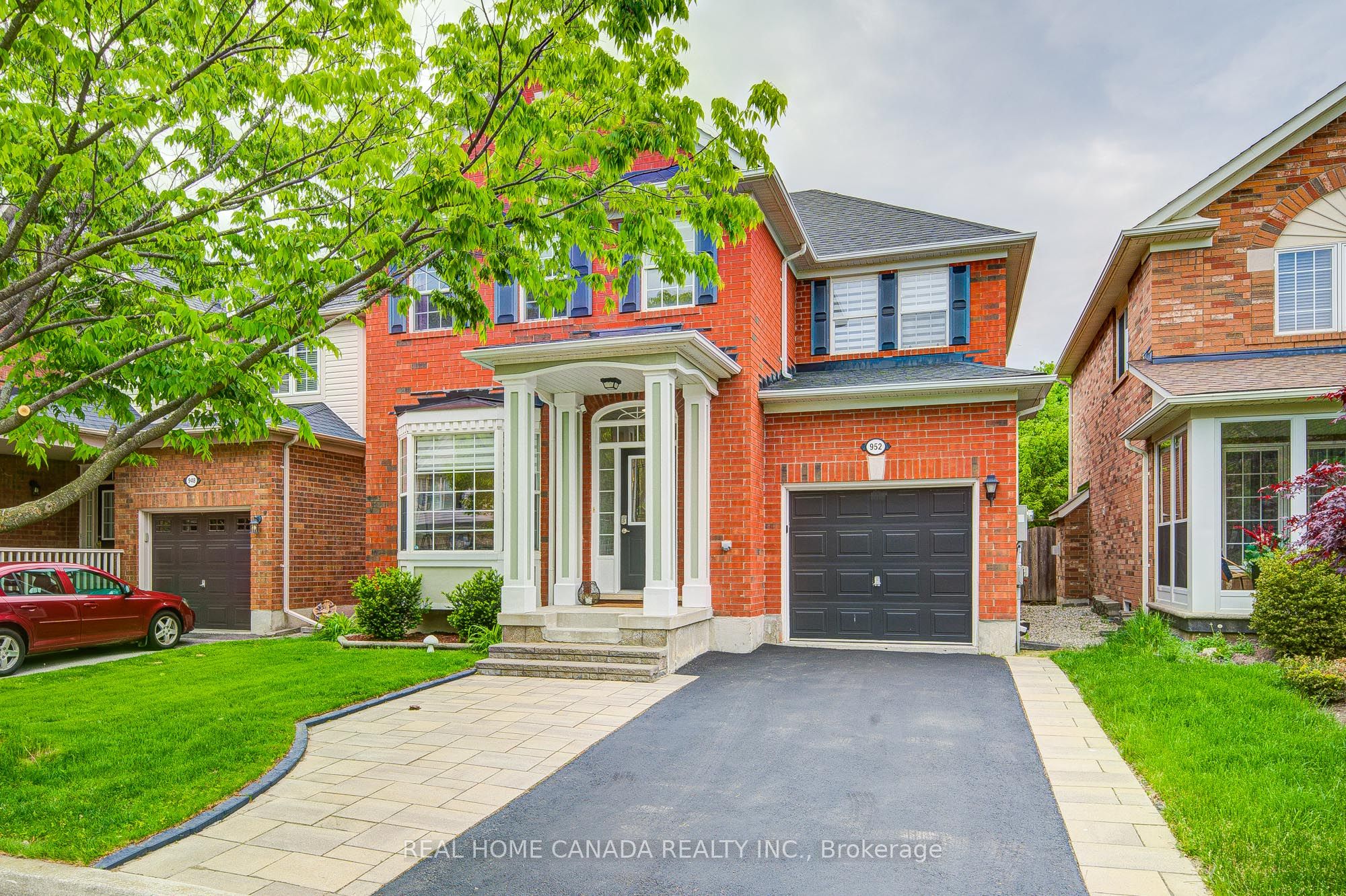 952 Huffman Cres Crescent