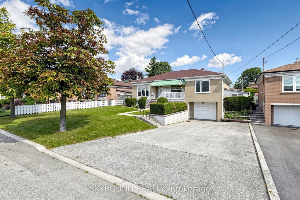 Photo of 13 Liscombe Road, Toronto, ON M6L 2Z9 (MLS # W13868986)