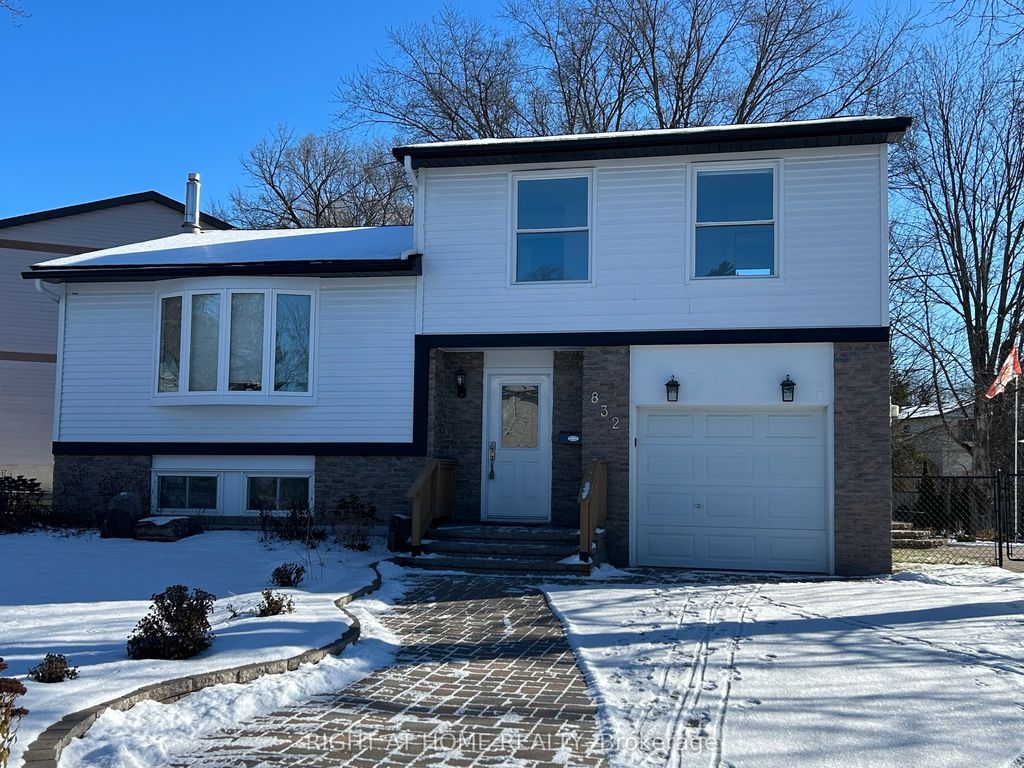 Photo of 832 Boronia Crescent, Newmarket, ON L3Y 5J9 (MLS # N12707692)