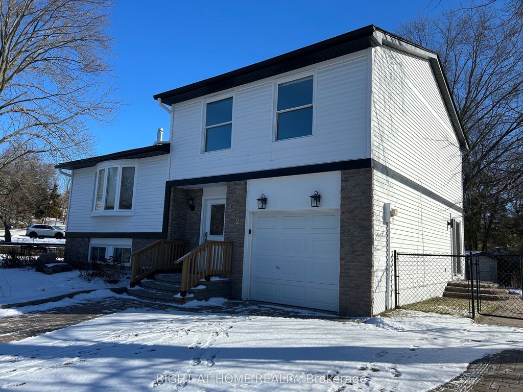 Photo of 832 Boronia Crescent, Newmarket, ON L3Y 5J9 (MLS # N12707692)