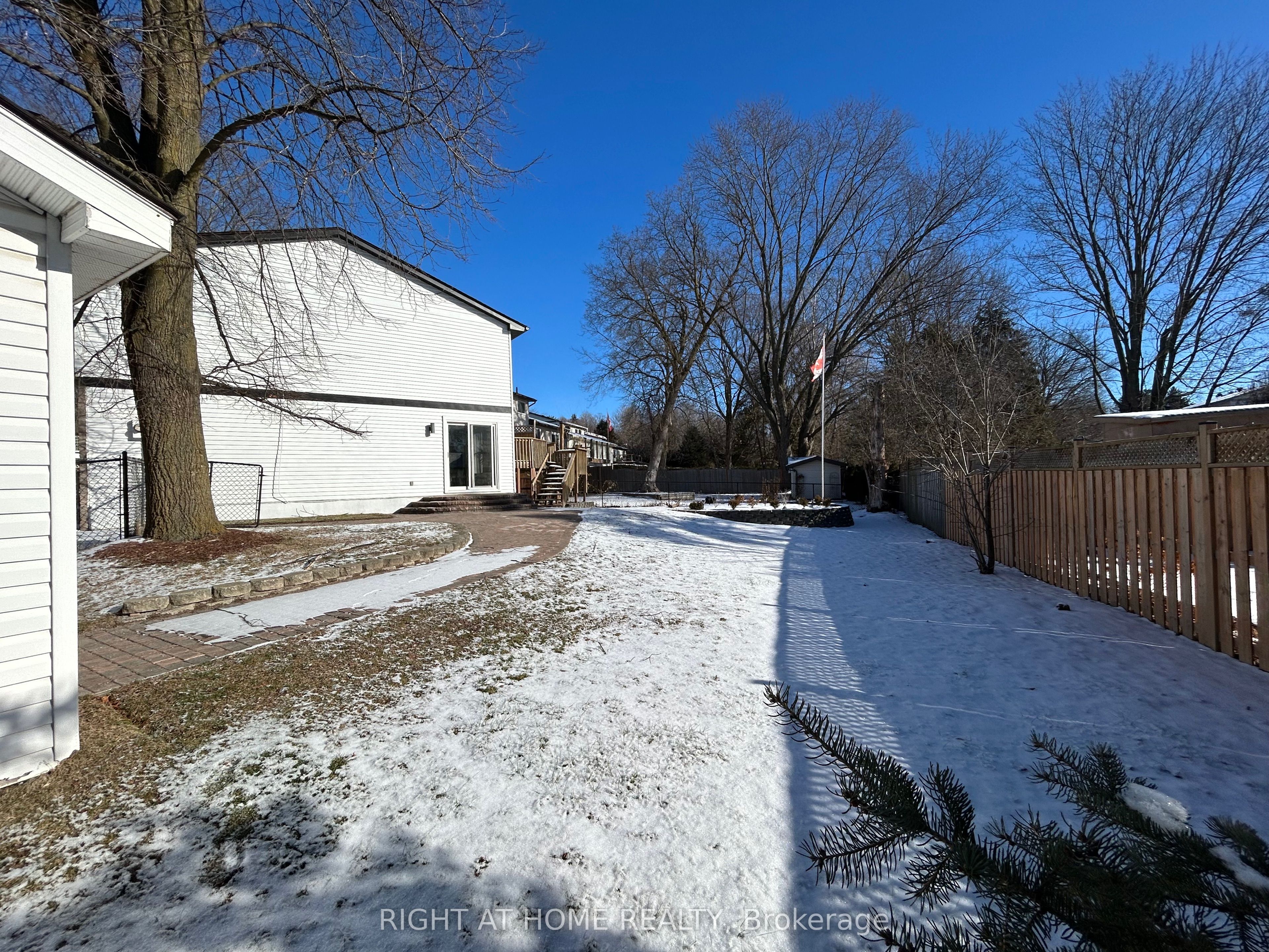 832 Boronia Crescent