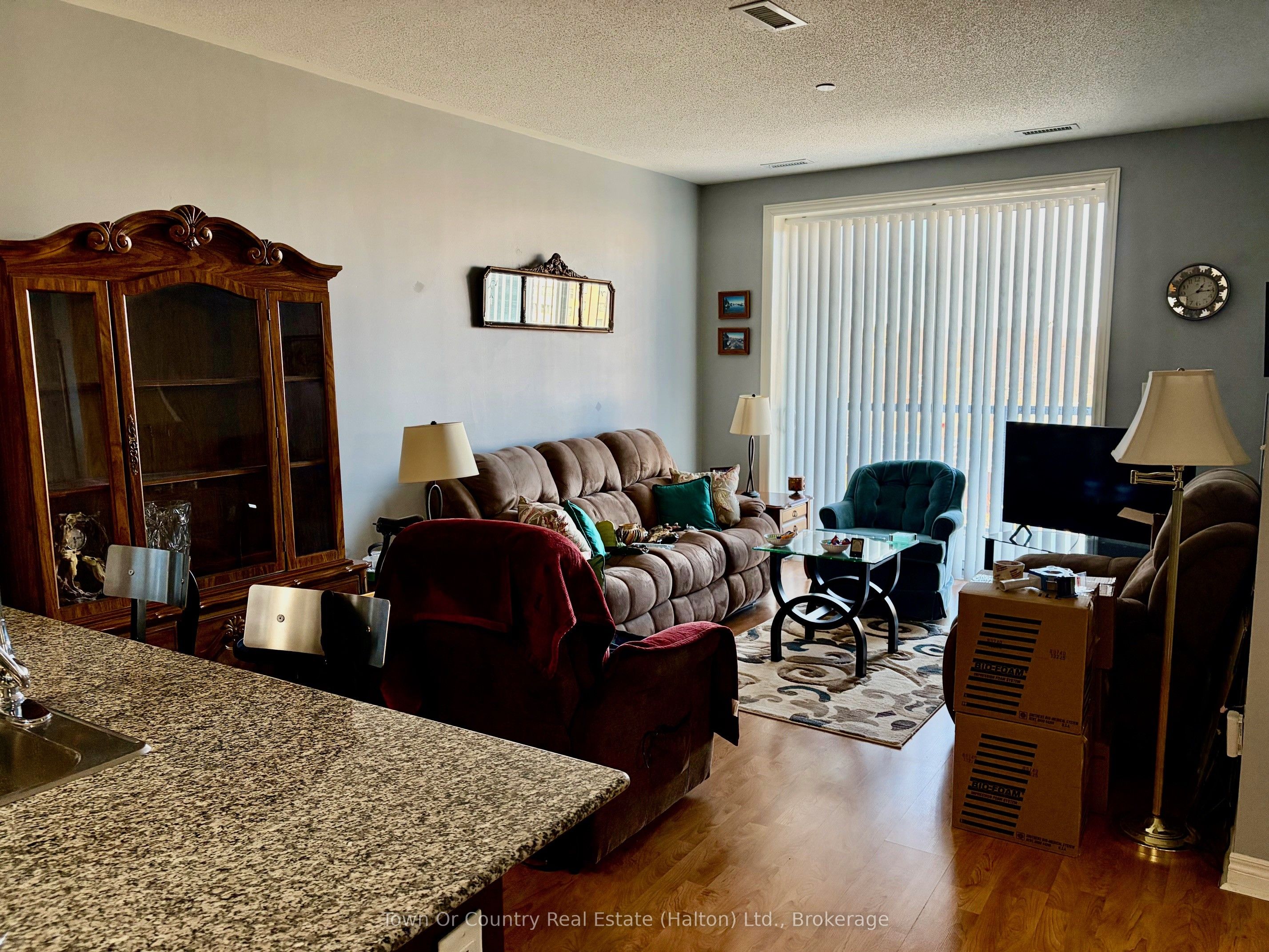 383 Main Street E 421