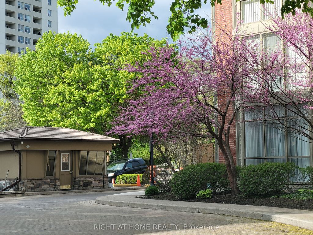 Photo of 22 Southport Street #332, Toronto, ON M6S 4Y9 (MLS # W13072576)
