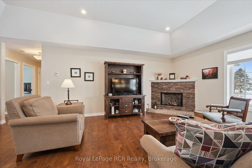 Photo of 10 Sparberry Street W, Southgate, ON N0G 2L0 (MLS # X12721554)