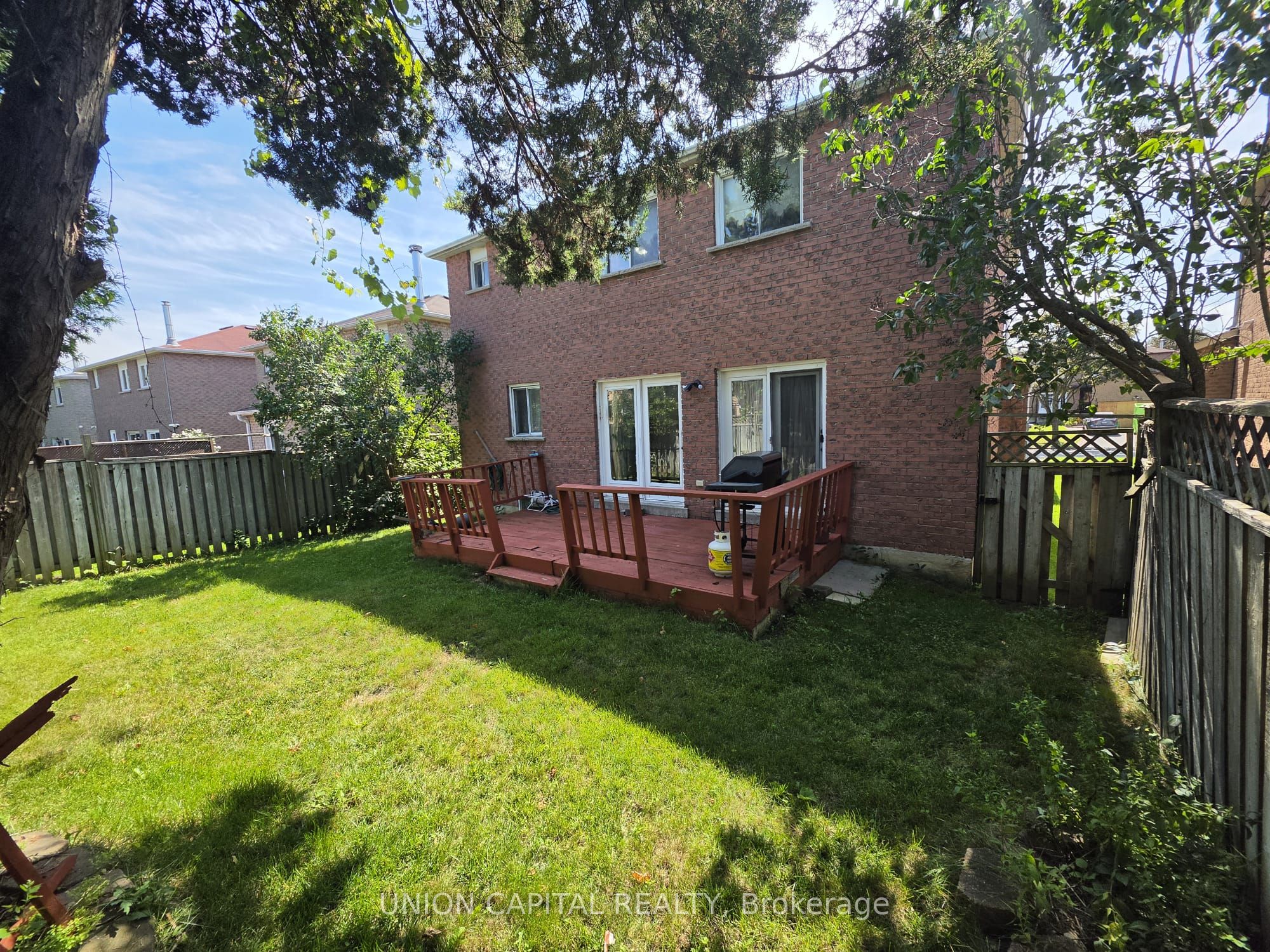 2363 Strathmore Crescent
