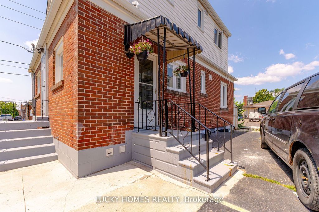 Photo of 157 Centre Street S, Oshawa, ON L1H 4A5 (MLS # E13140374)