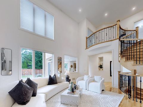 2238 Lyndhurst Drive Oakville ON L6H 7V4