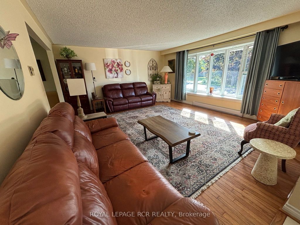 Photo of 1049 Elgin Street, Newmarket, ON L3Y 3C3 (MLS # N12979138)