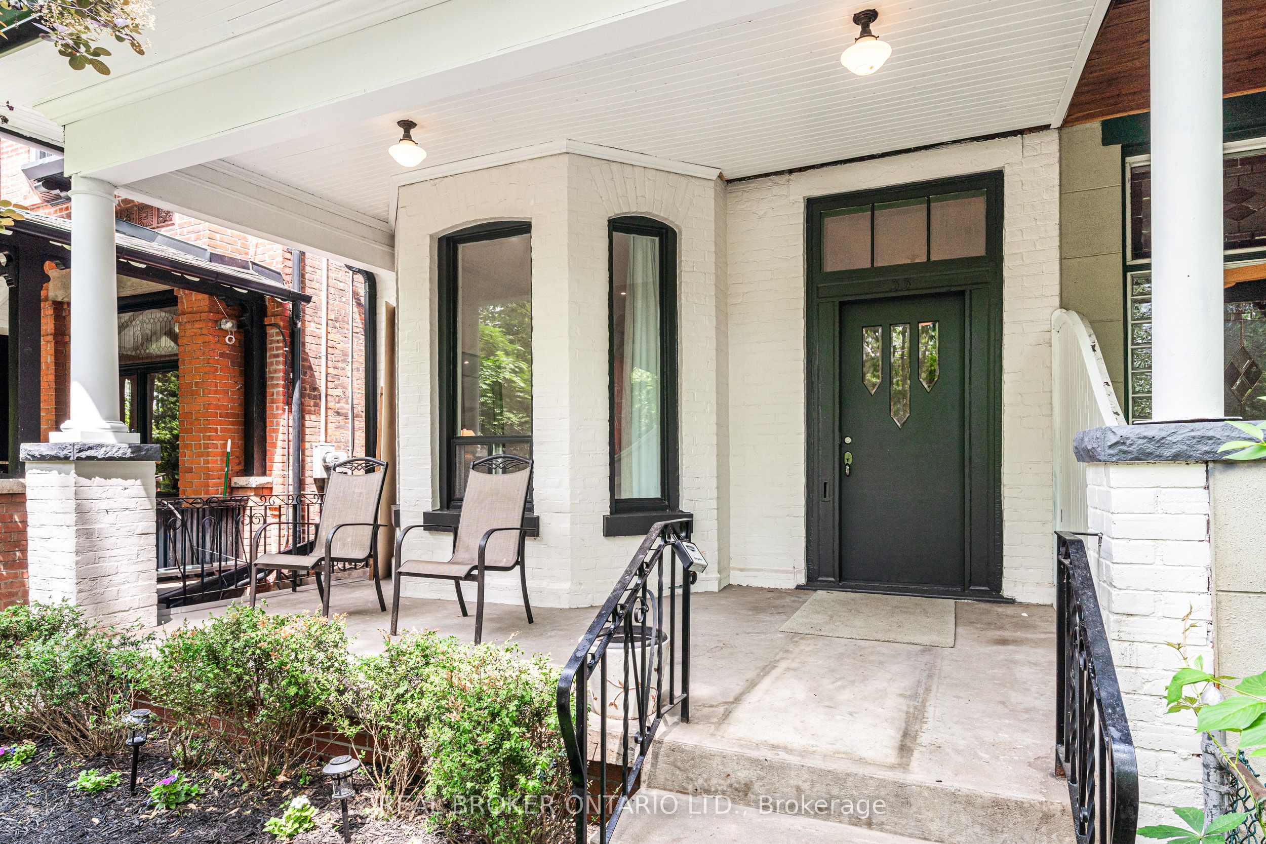 33 Lakeview Avenue