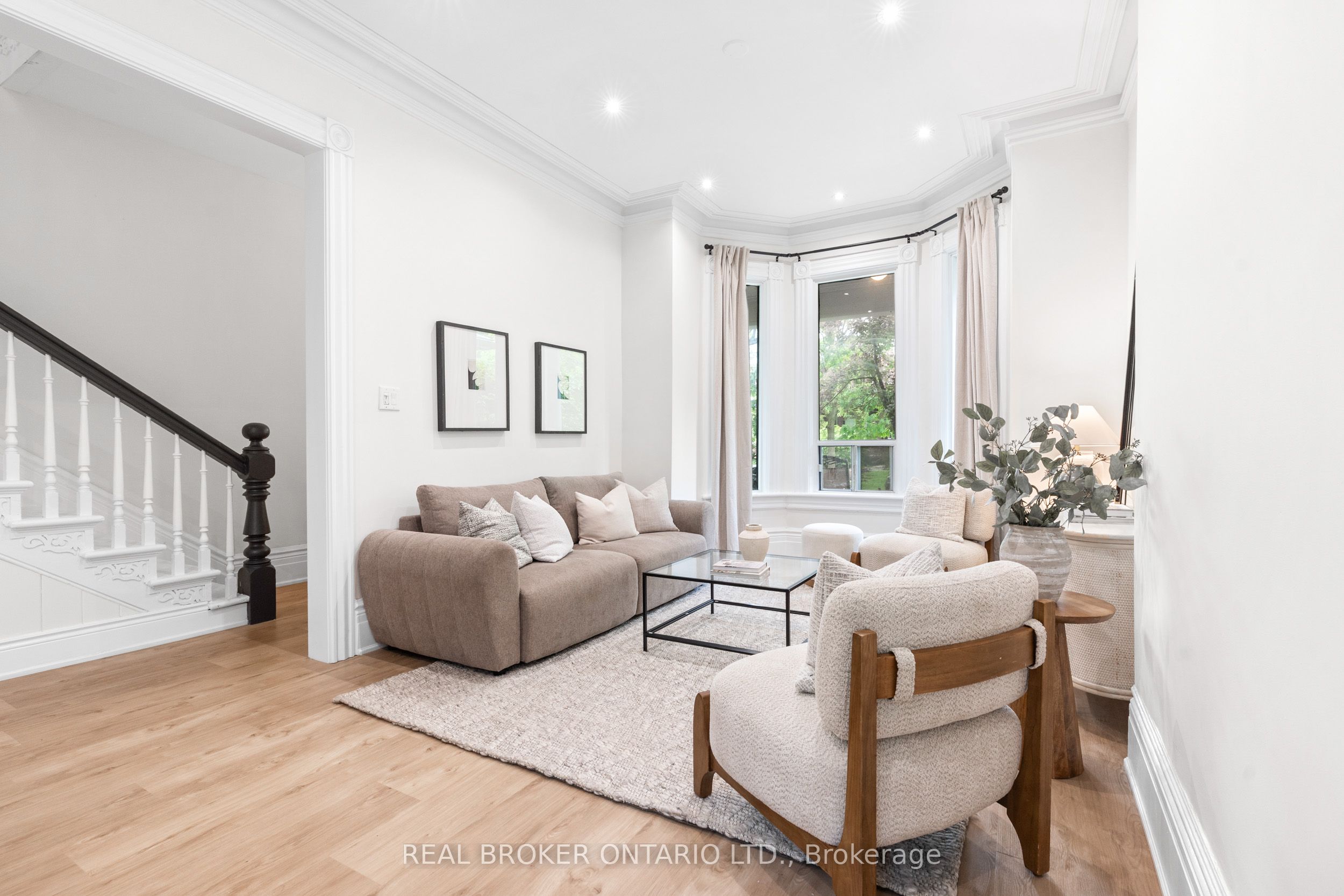 33 Lakeview Avenue