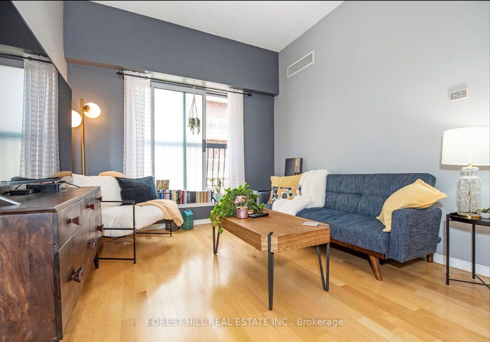 4198 Dundas Street W 207